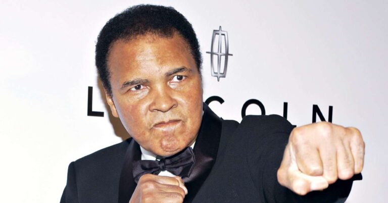 muhammad-ali-pose.jpg