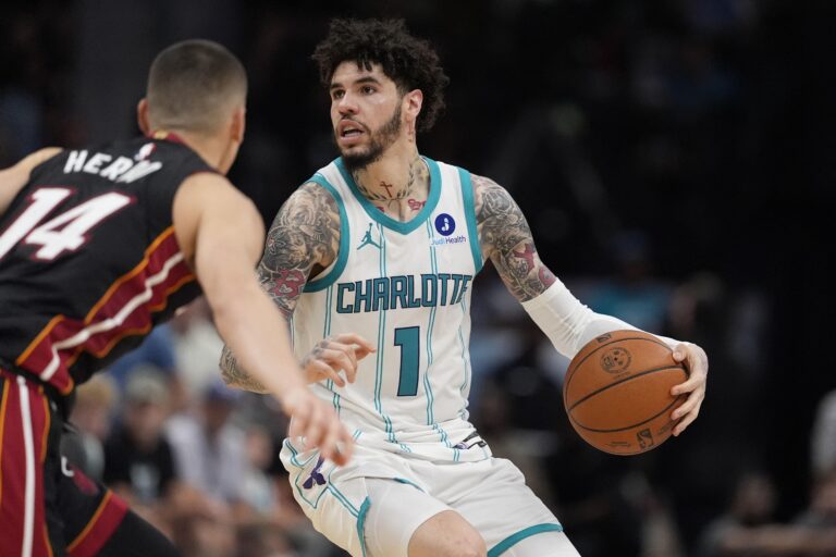 2026-04-15T030558Z_354221563_MT1USATODAY28730559_RTRMADP_3_NBA-PLAYOFFS-MIAMI-HEAT-AT-CHARLOTTE-HORNETS_2026_04_15_11_18_31.jpg